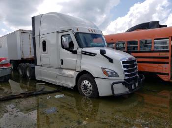  Salvage Freightliner Cascadia 1