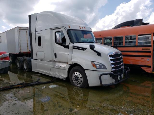  Salvage Freightliner Cascadia 1