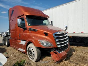  Salvage Freightliner Cascadia 1