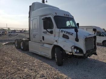  Salvage Freightliner Cascadia 1