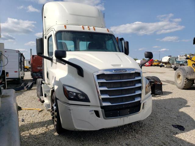  Salvage Freightliner Cascadia 1