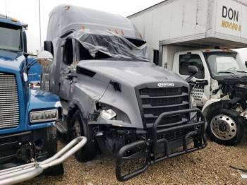  Salvage Freightliner Cascadia 1