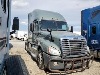  Salvage Freightliner Cascadia 1