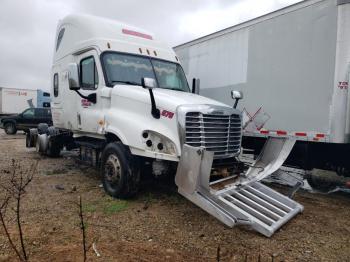  Salvage Freightliner Cascadia 1