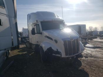  Salvage Peterbilt 579