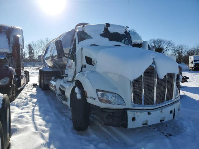  Salvage Peterbilt 579