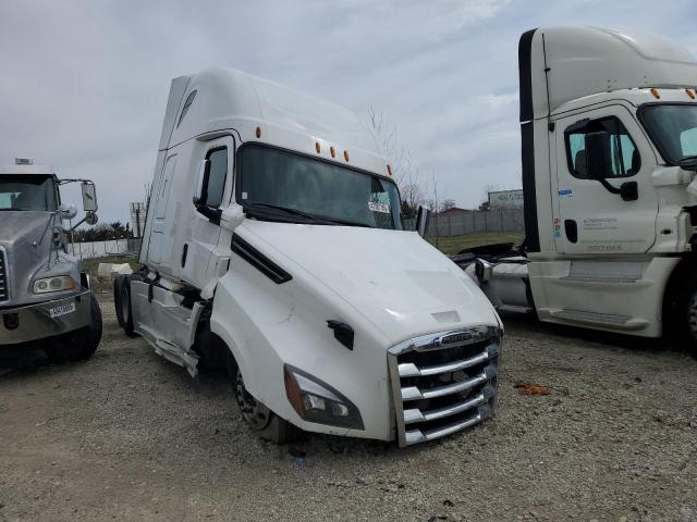  Salvage Freightliner Cascadia 1