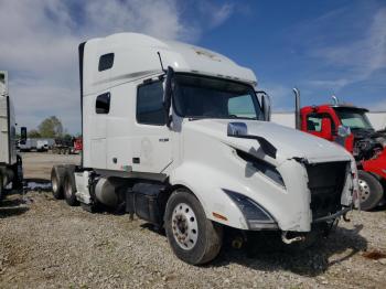  Salvage Volvo Vnl
