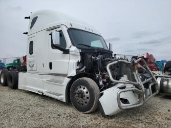  Salvage Freightliner Cascadia 1