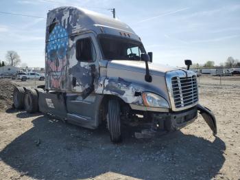  Salvage Freightliner Cascadia 1