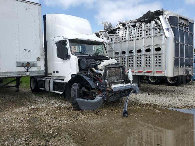  Salvage Volvo Vn