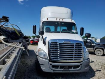  Salvage Freightliner Cascadia 1