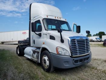  Salvage Freightliner Cascadia 1