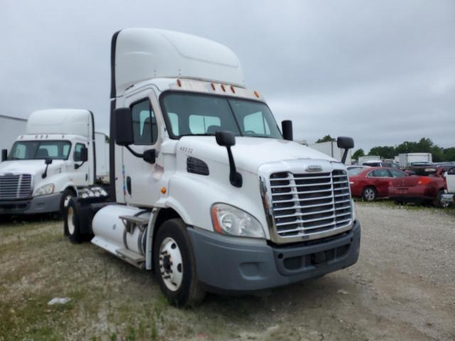  Salvage Freightliner Cascadia 1