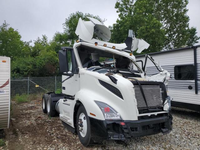 Salvage Volvo Vnl