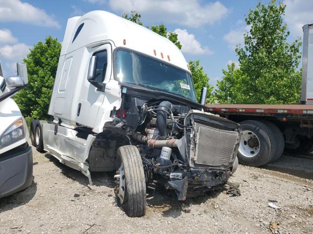  Salvage Freightliner Cascadia 1
