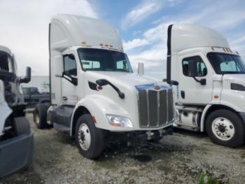  Salvage Peterbilt 579