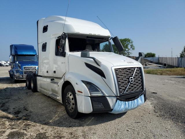  Salvage Volvo Vnl