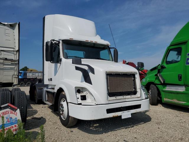  Salvage Volvo Vnl