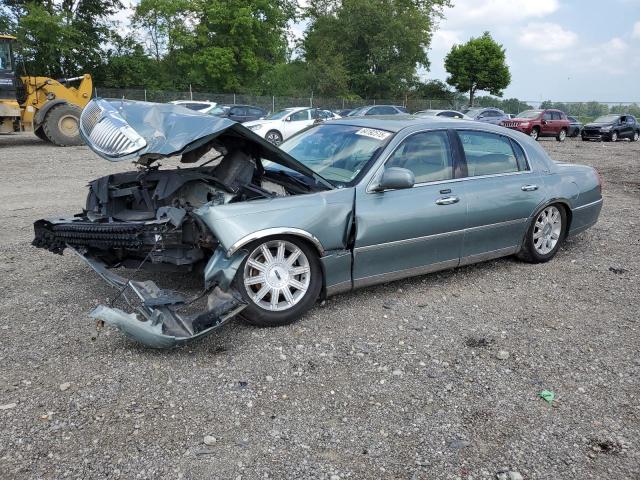  Salvage Lincoln Towncar