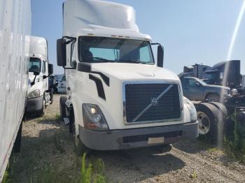  Salvage Volvo Vn