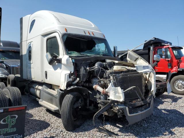  Salvage Freightliner Cascadia 1