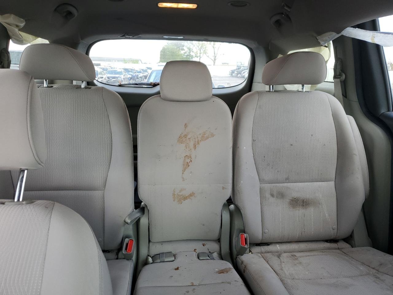 Kia Sedona Lx Image 9