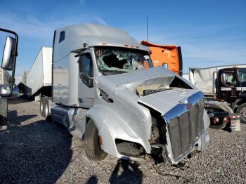  Salvage Peterbilt 579