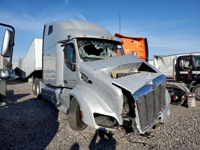  Salvage Peterbilt 579