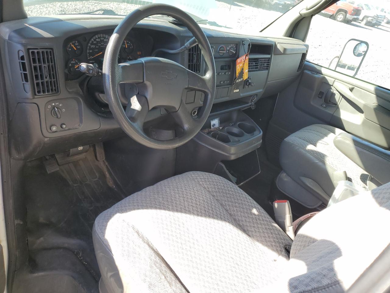 Chev Express Image 11