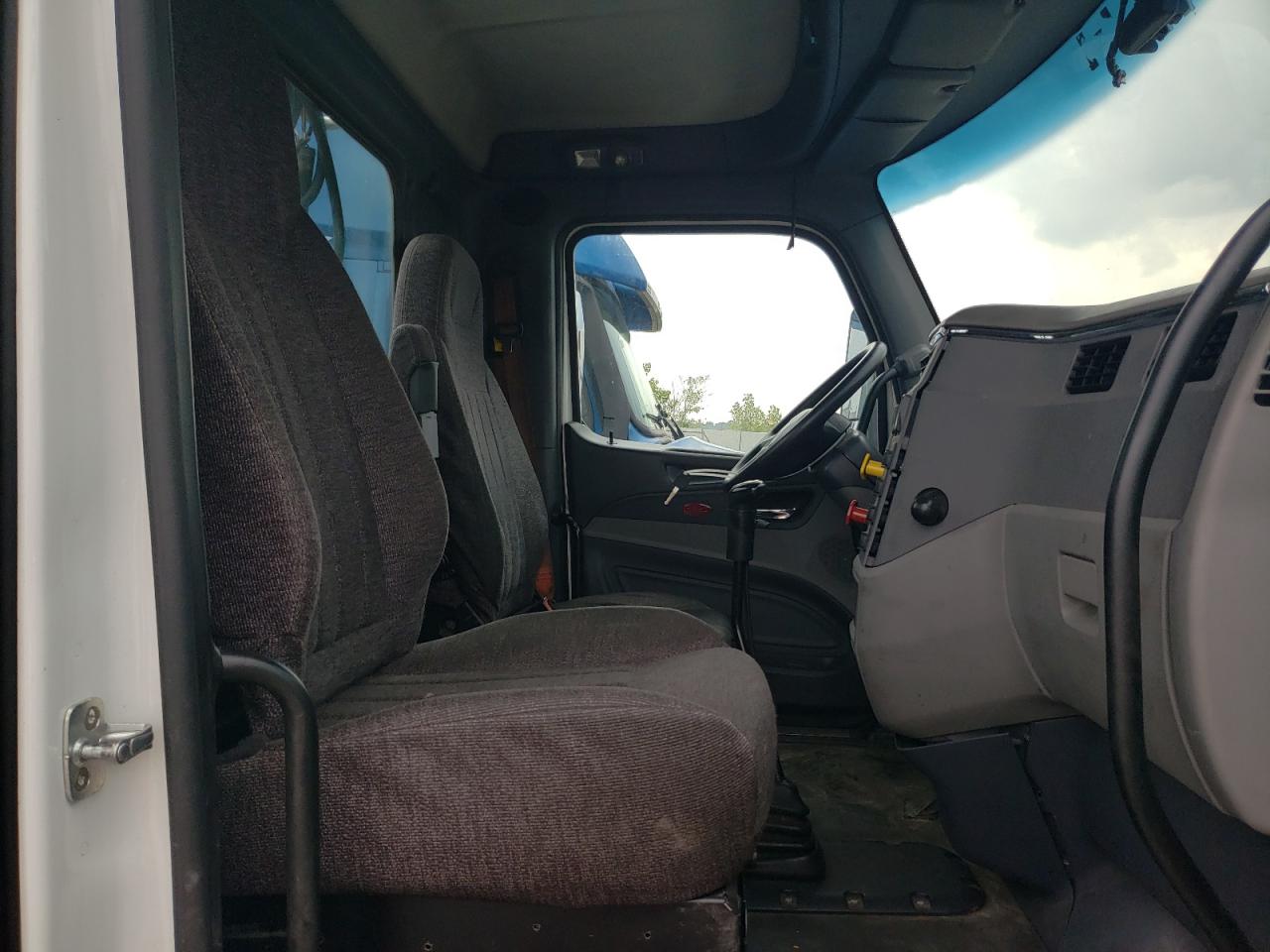 Peterbilt 579 Image 2