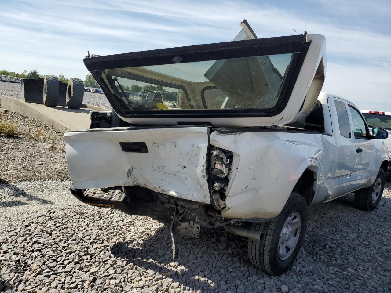 Toyota Tacoma Access Cab Image 11