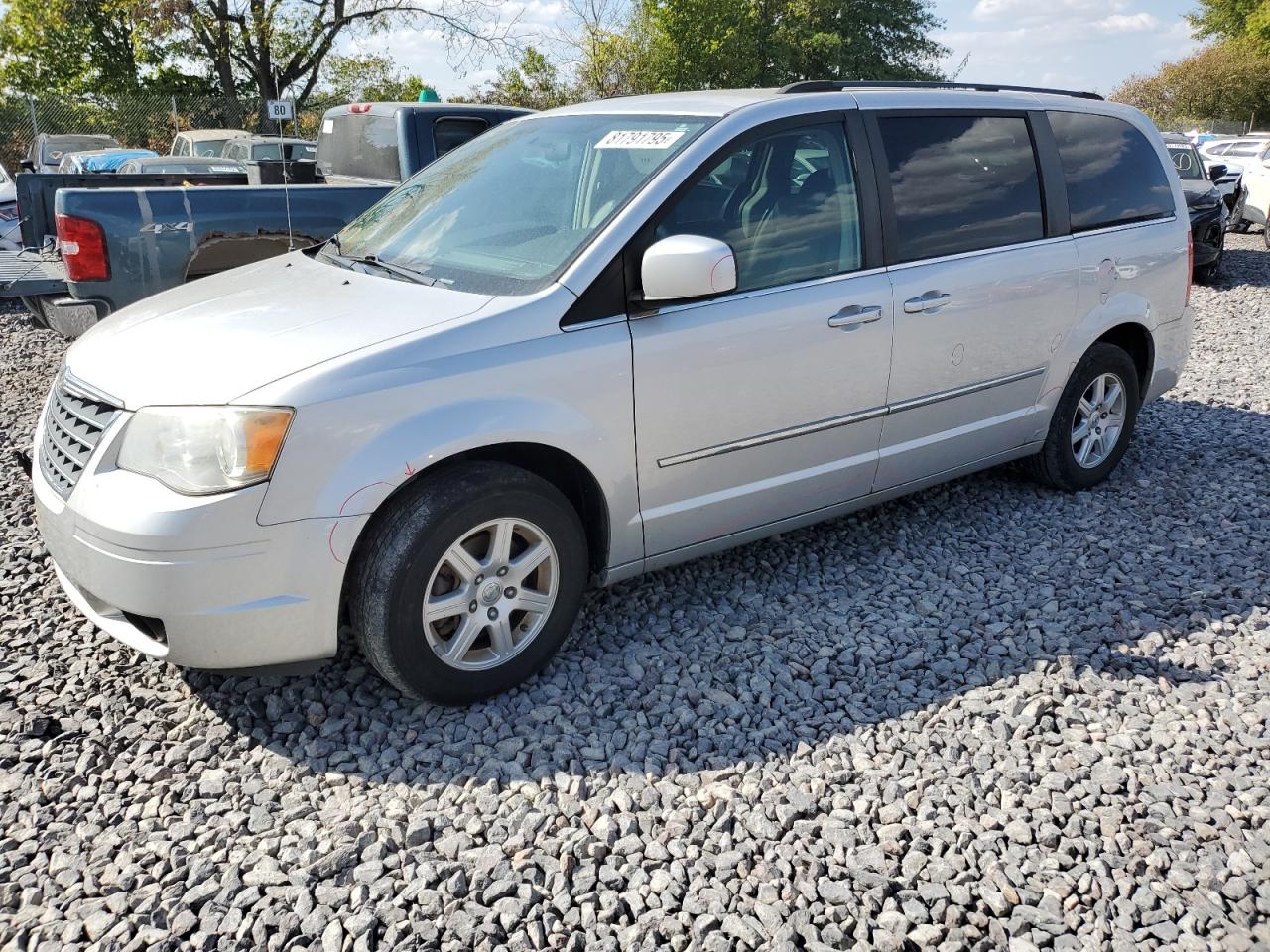 Chrysler Minivan Touring Plus Image 1