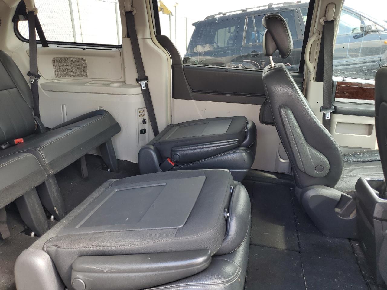 Chrysler Minivan Touring Plus Image 6