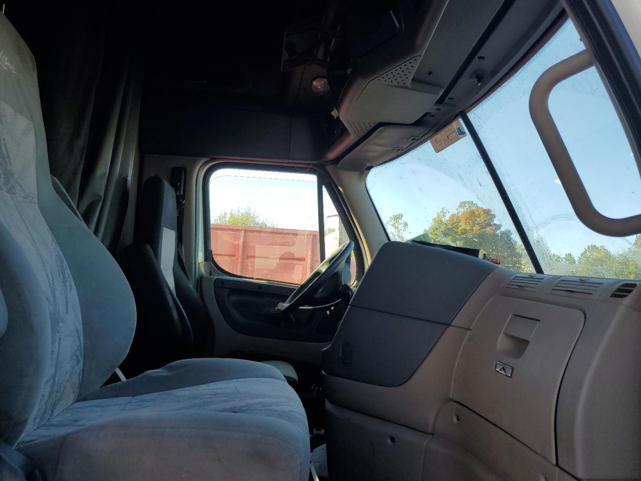 Freightliner Cascadia Image 9