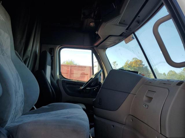 Freightliner Cascadia Image 9