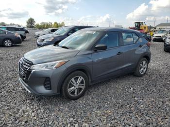  Salvage Nissan Kicks
