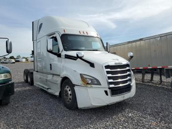  Salvage Freightliner Cascadia 1