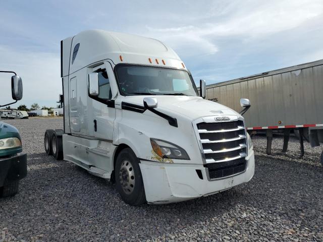  Salvage Freightliner Cascadia 1
