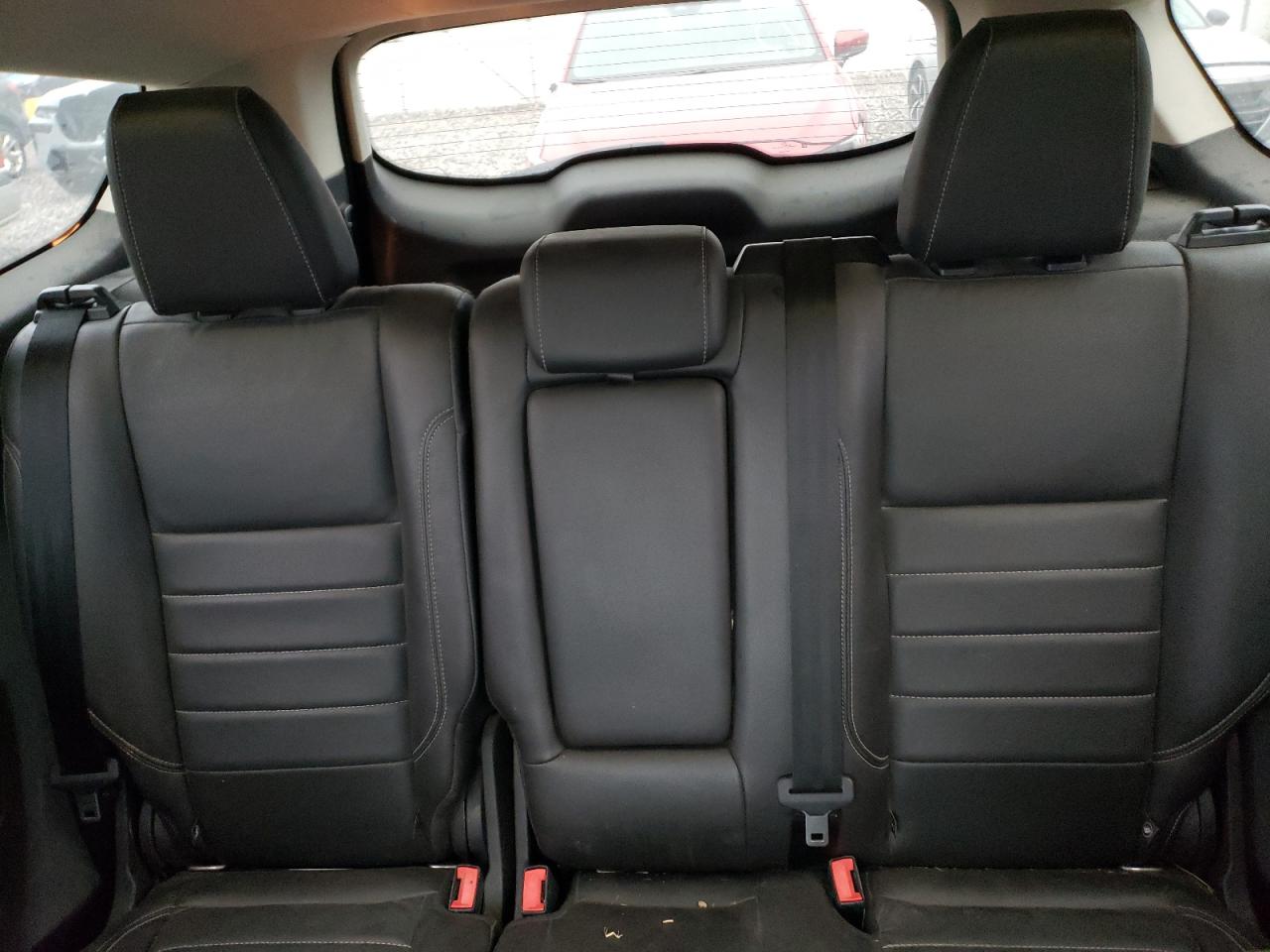 Ford Escape Titanium Image 2