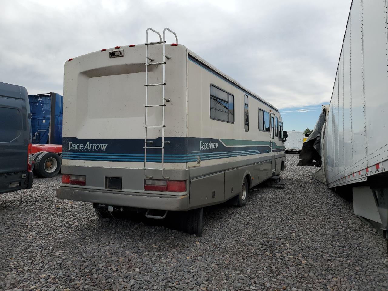 Fleetwood Pace Arrow Super Duty Image 3