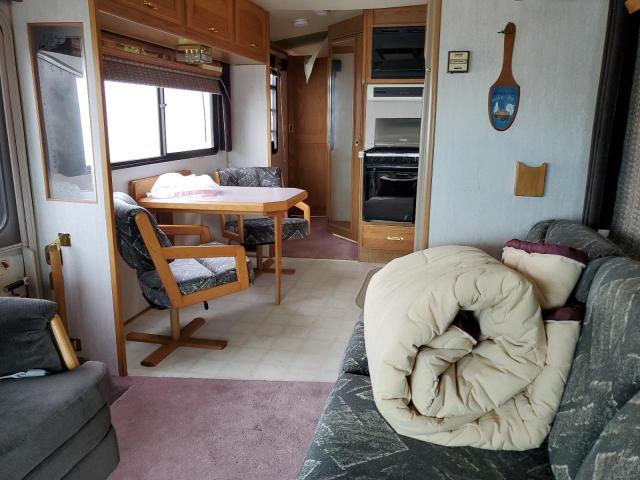 Fleetwood Pace Arrow Super Duty Image 9