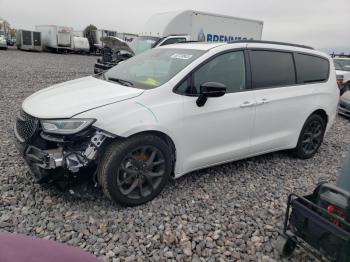  Salvage Chrysler Pacifica