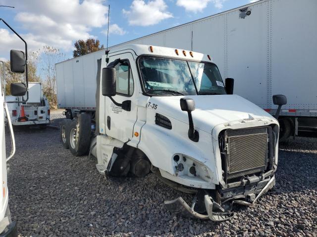  Salvage Freightliner Cascadia 1