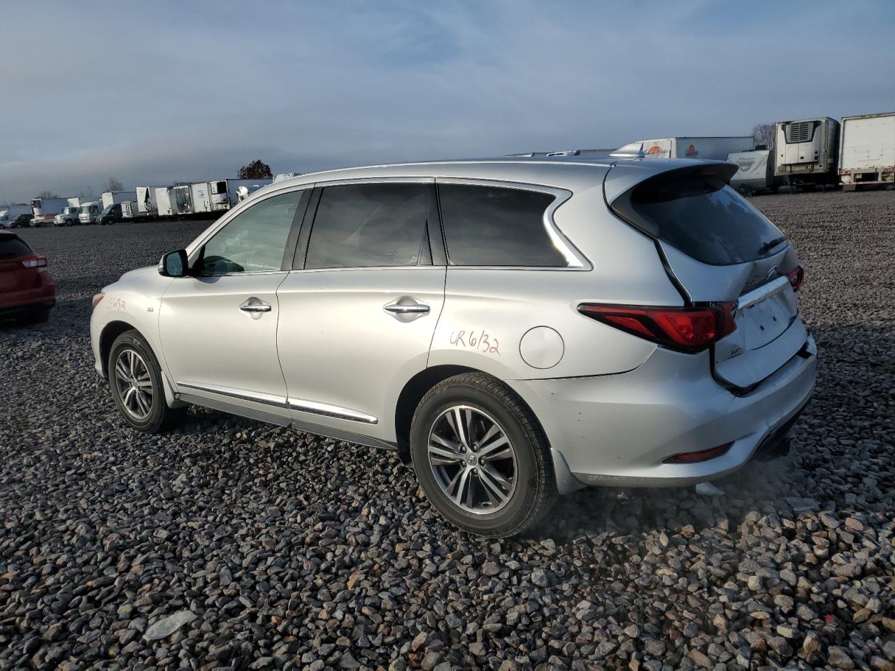 INFINITI Qx Luxe Image 2