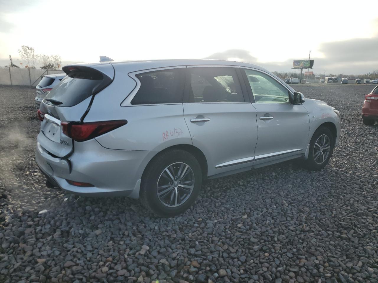 INFINITI Qx Luxe Image 3