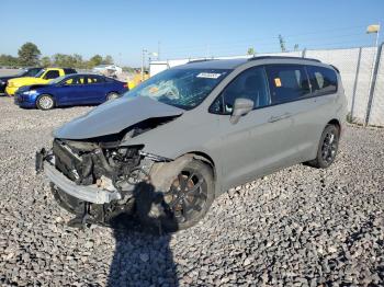  Salvage Chrysler Pacifica