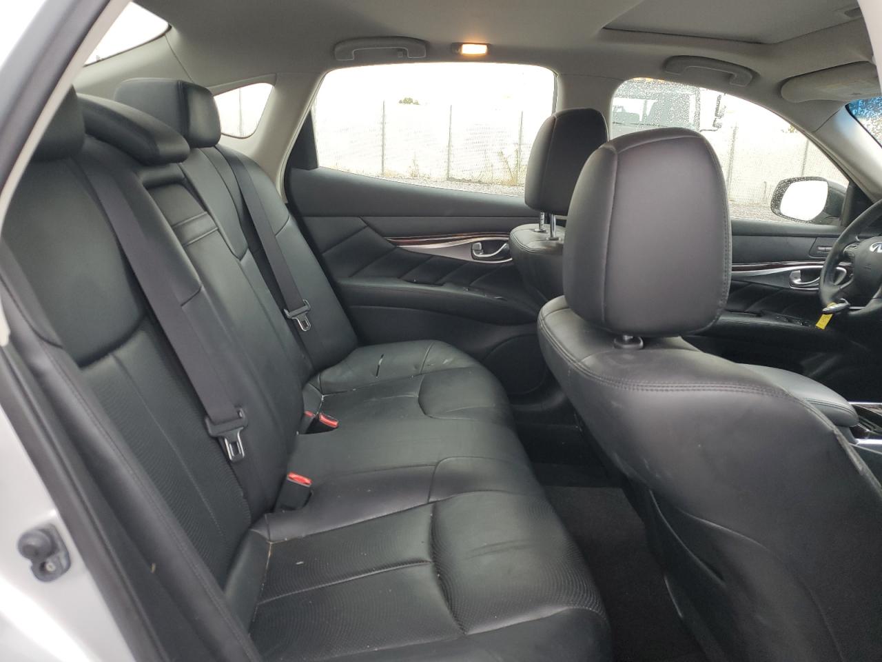 INFINITI Q70 3.7 Image 13