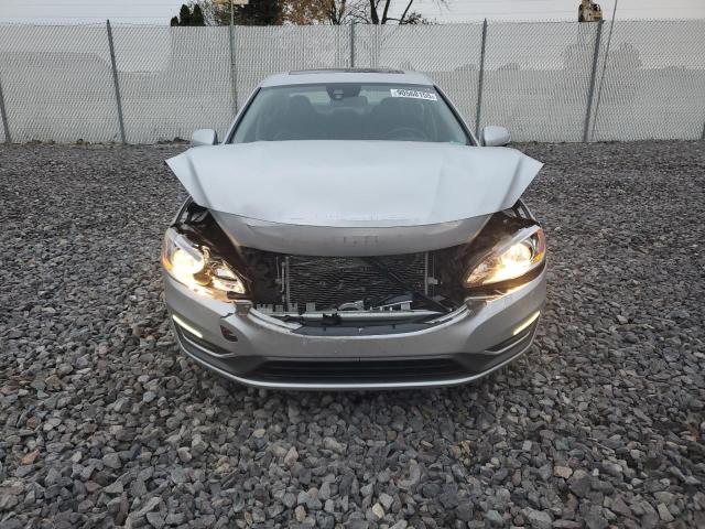 Volvo S60 T5 Image 10