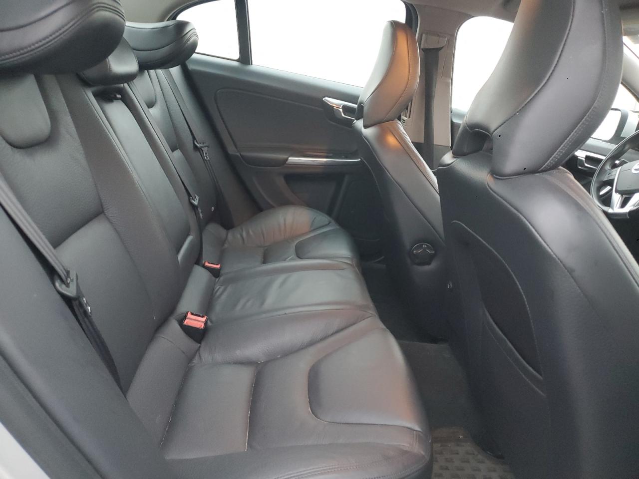 Volvo S60 T5 Image 4